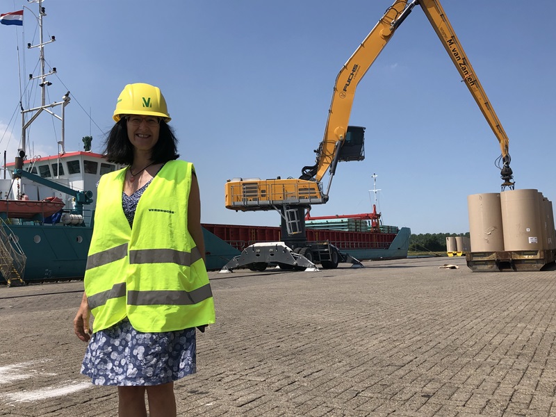 More barge loading with Jackie Causer